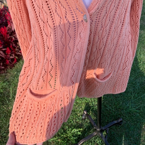 VINTAGE HANDMADE KNIT CARDIGAN WITH SCALLOPED NECKLINE. EXCELLENT CONDITION - Picture 12 of 14